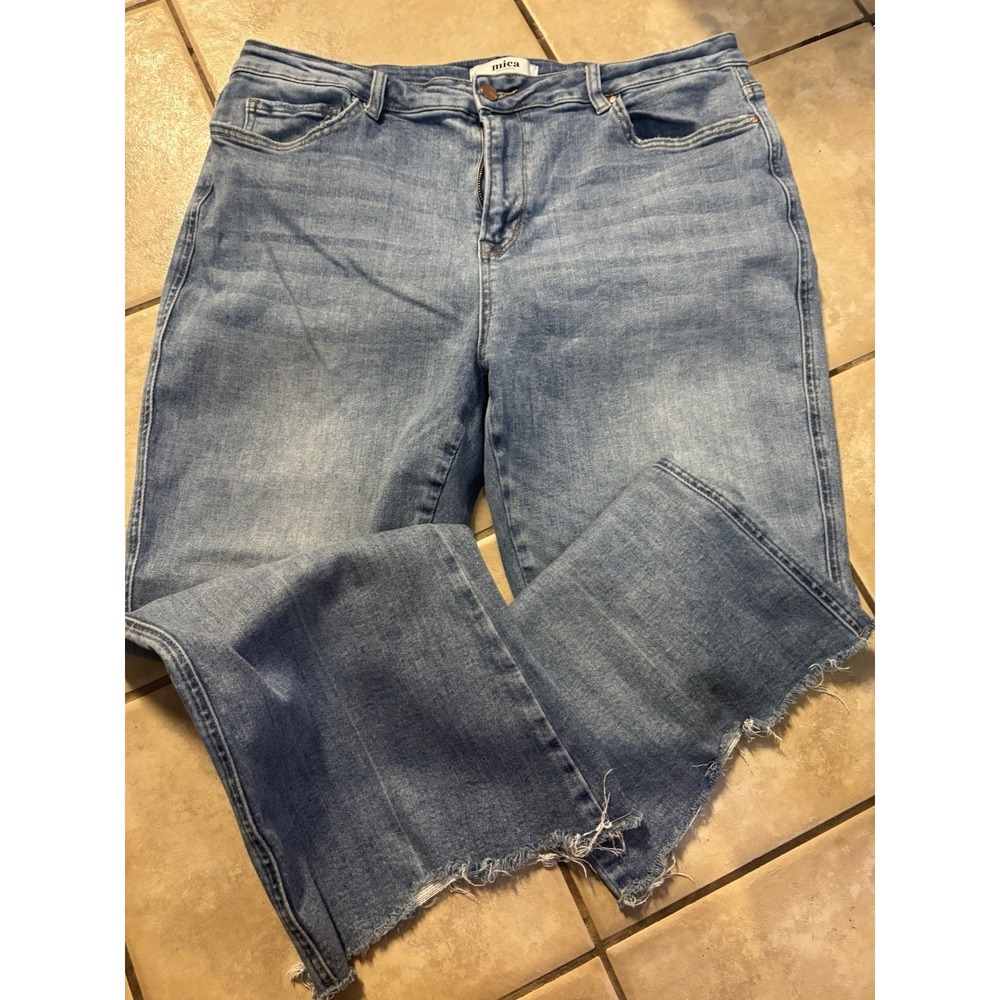 Mica Los Angeles Women's Medium Wash Blue Denim Pants 16W Frayed Trendy‎ Edgy